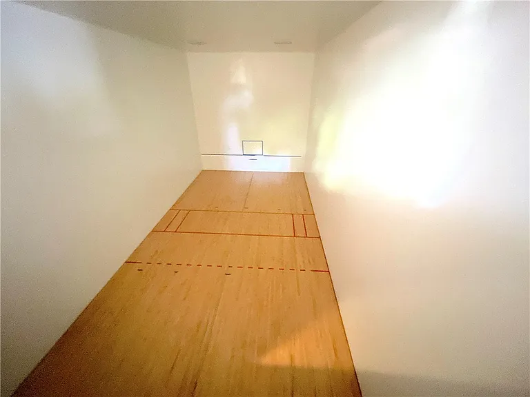 2563 Plaza Del Amo — Photo 33