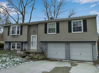 7 N Seine Dr, Cheektowaga, NY 14227