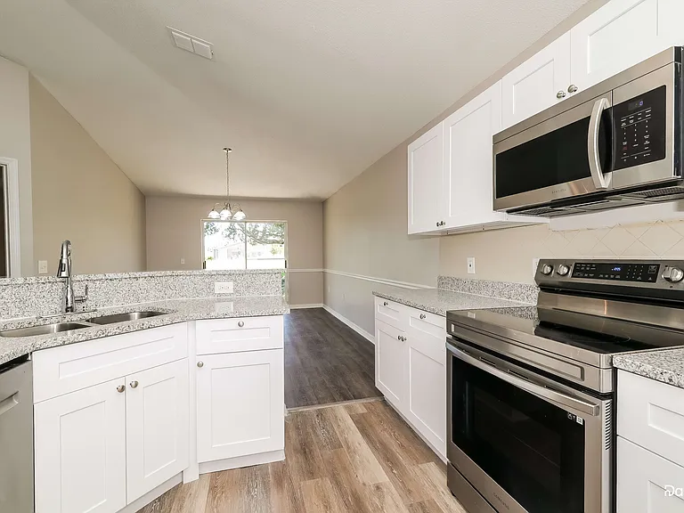 416 Elgin Blvd — Photo 3