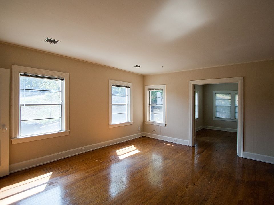 2nd image of 2152 16th Ave S