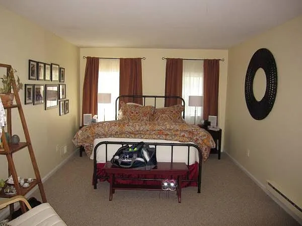 Master Bedroom (alternate layout)
