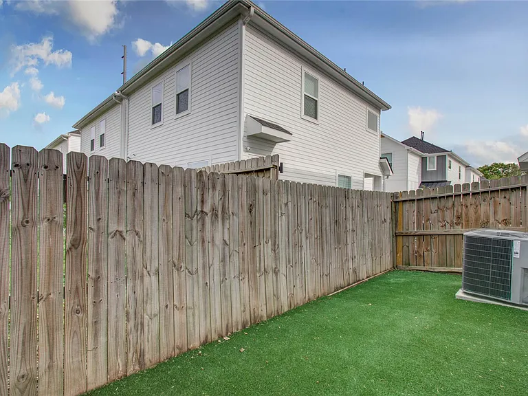 6420 Highland Pine Ln — Photo 33