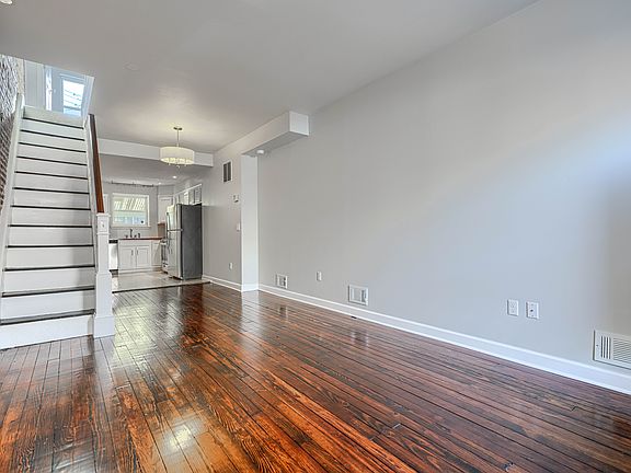 3rd image of 108 N Rose St