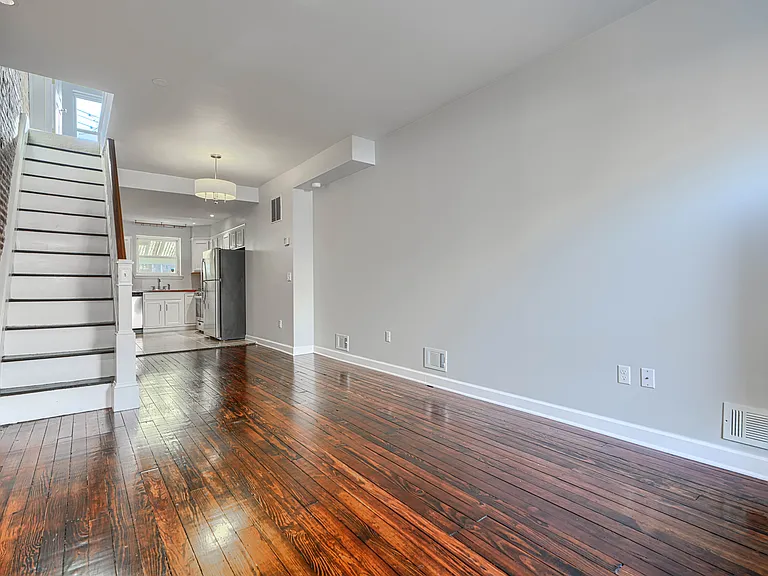 108 N Rose St — Photo 3