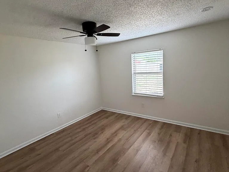 7539 Walden Rd E — Photo 12