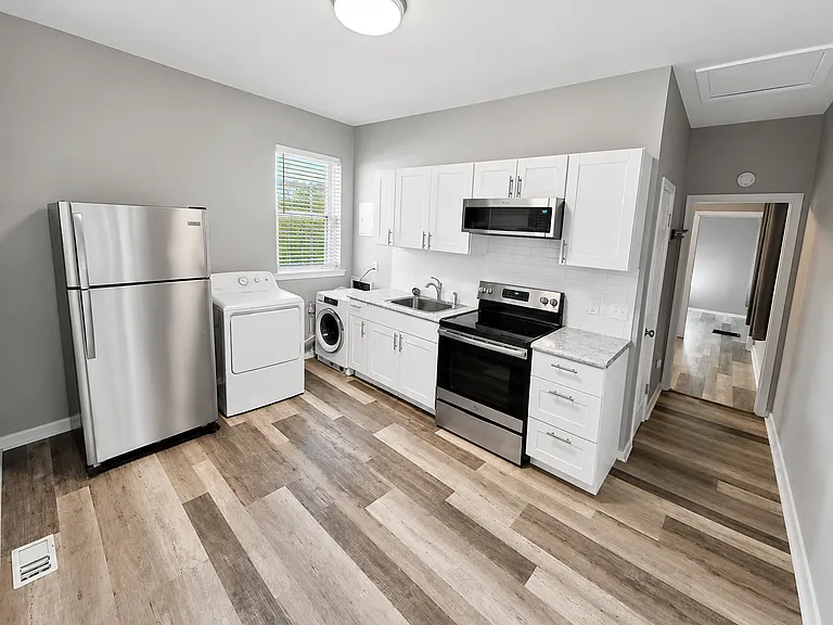 610 Clark St #3 — Photo 5