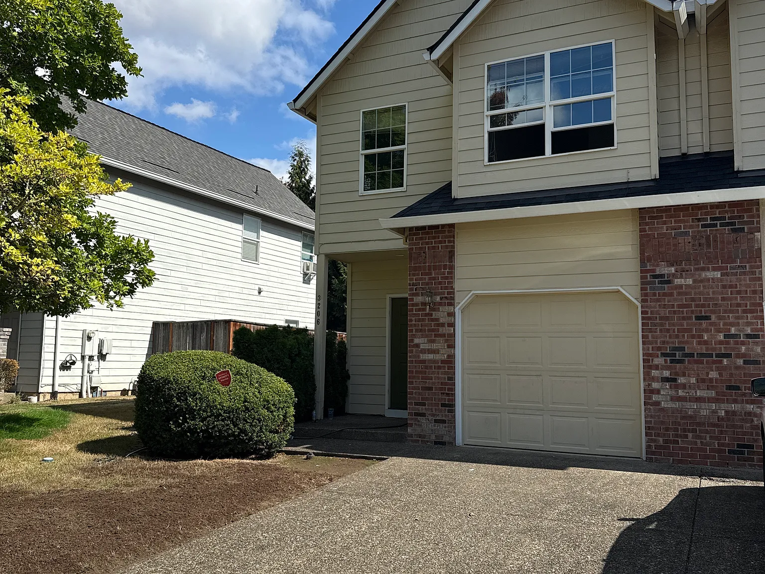 3206 NE 13th Pl — Photo 2