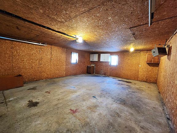 4th image of 702 Beech St