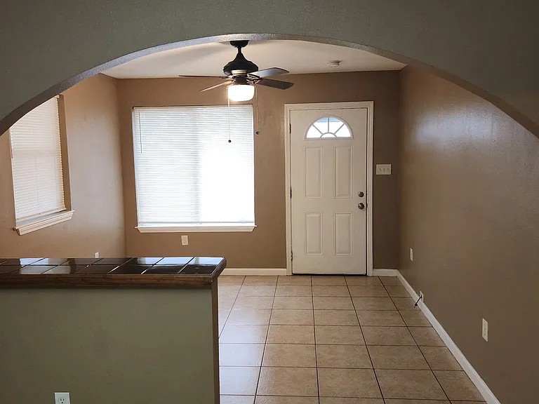 2109 Octavia Dr — Photo 7