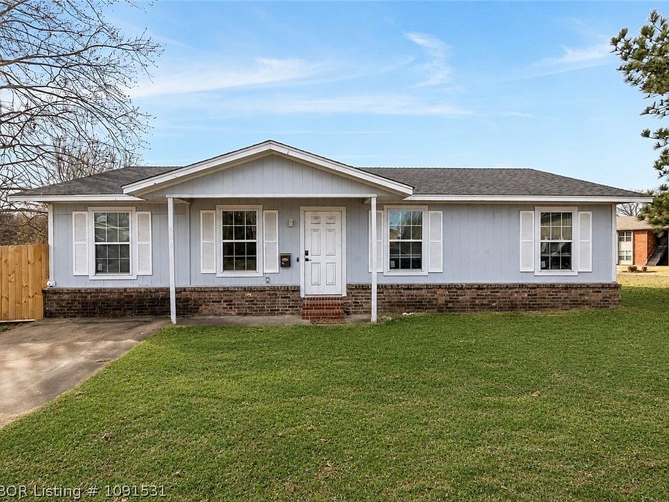 1st image of 608 Varner Dr
