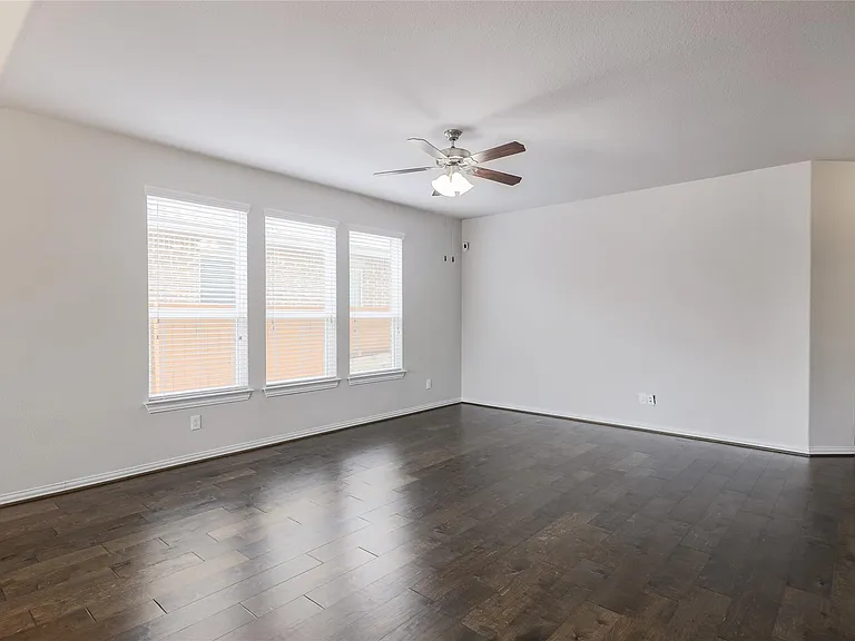 205 Penna Ln — Photo 5