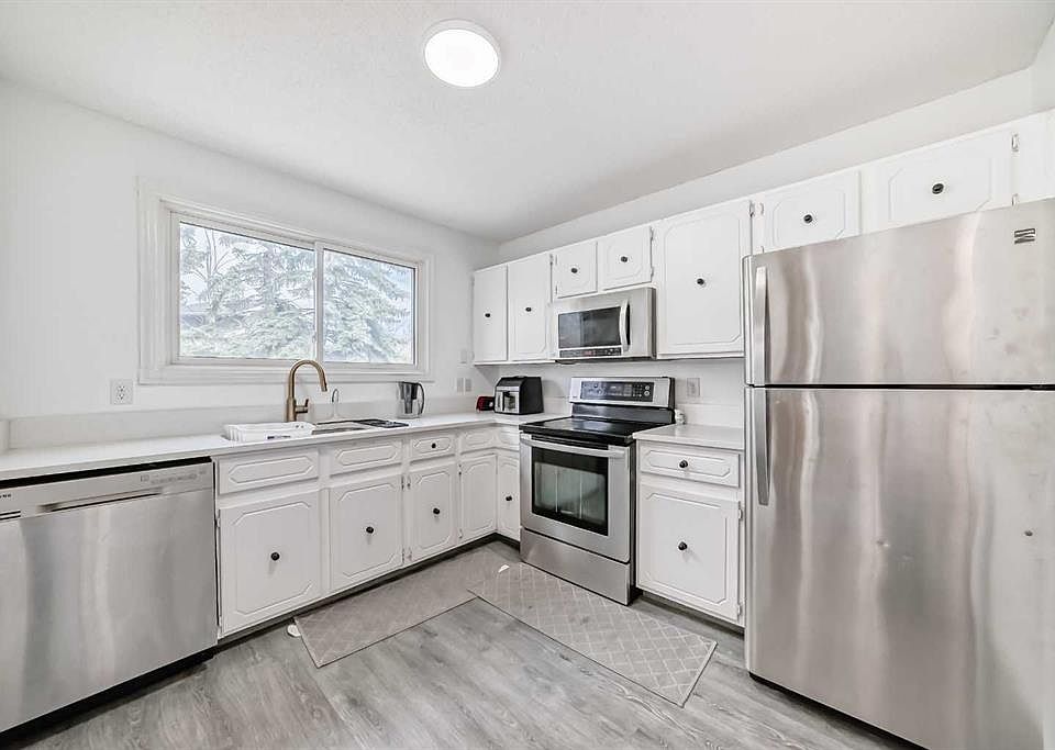 1st image of 365 S Whitlock Way NE