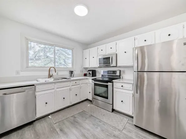 365 S Whitlock Way NE, Calgary, AB T1Y 5C9