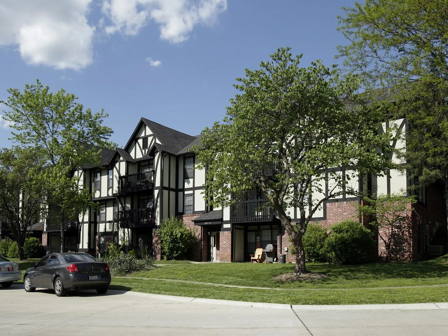 Sherman Square Apartments — Photo 1