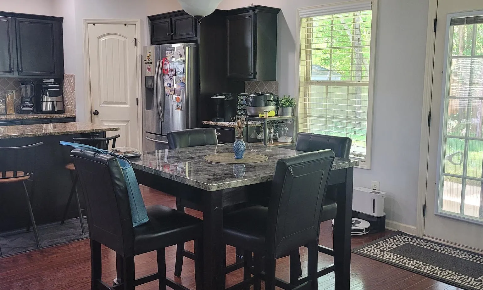 4 bed, 2.5 bath, 2528 sqft, $2,550 — Photo 4