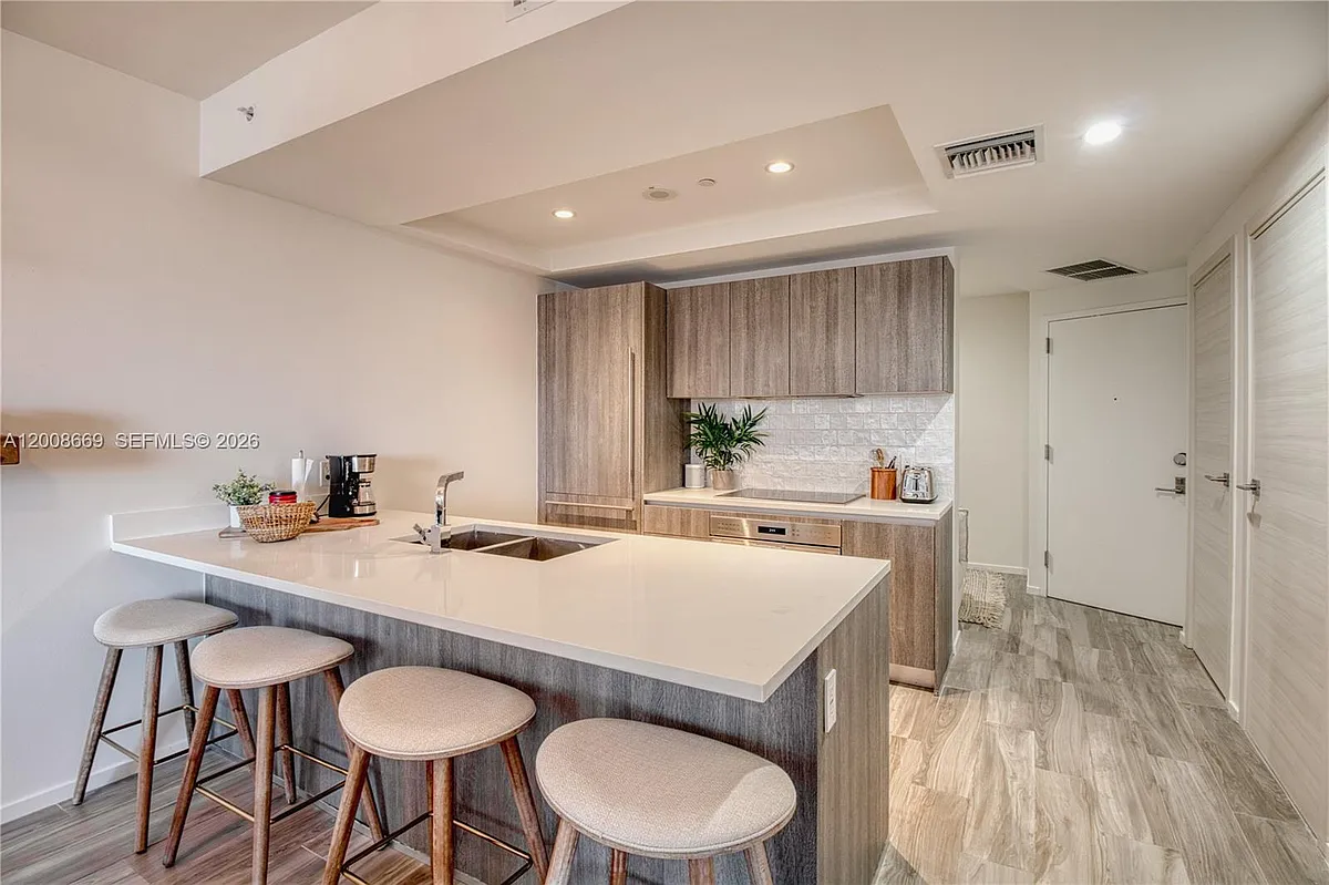 Building Photo - 801 S Miami Ave #3808