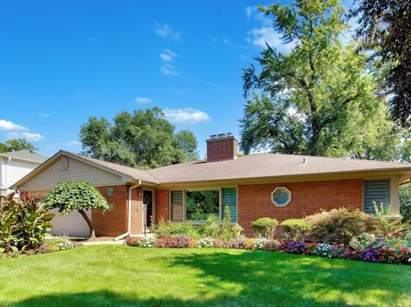 403 S We Go Trl, Mount Prospect, IL 60056