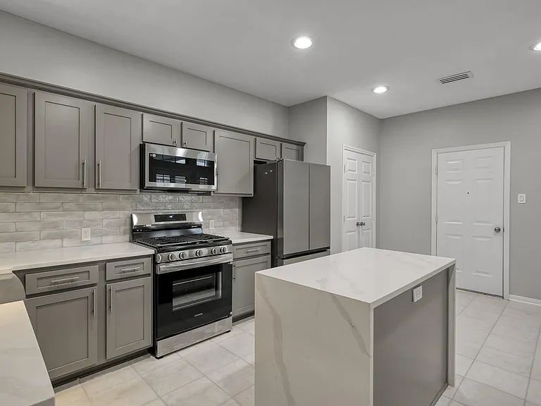 23 Alderon Woods Pl — Photo 3