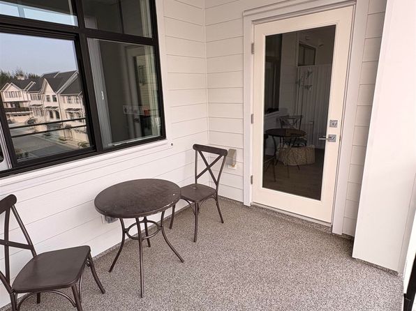 1 bedroom rental in Surrey — photo 8