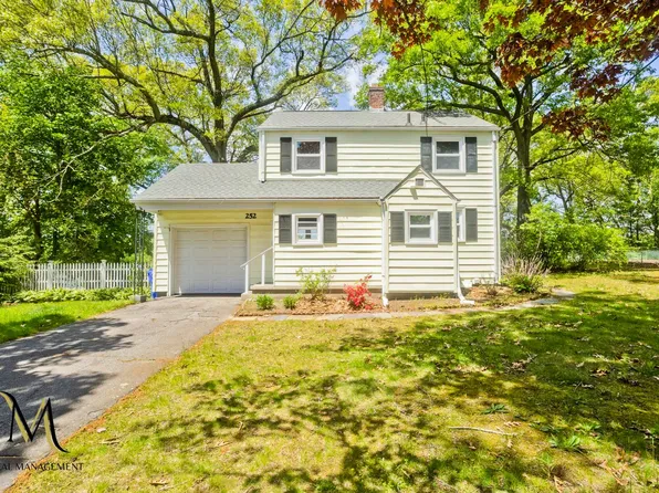 252 Arcadia Blvd, Springfield, MA 01118