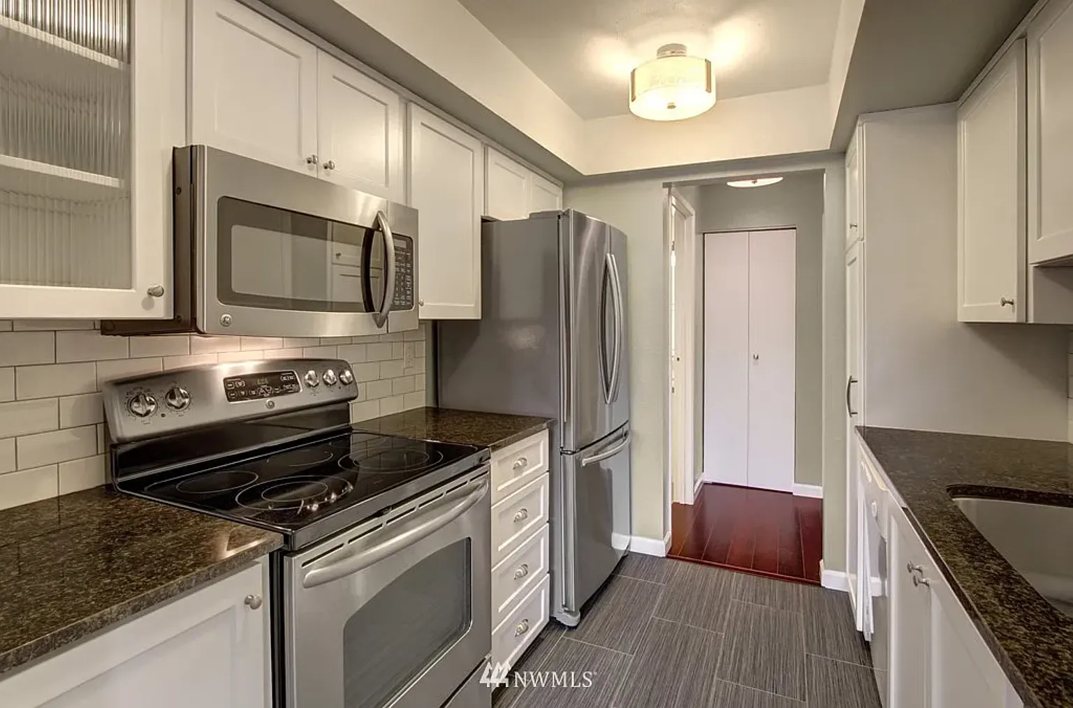 1 bed, 777 sqft, $2,195 — Photo 3