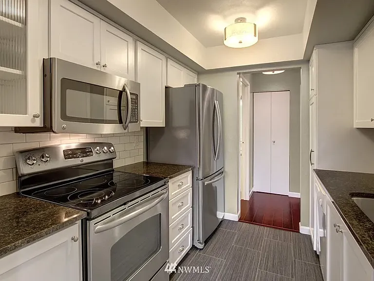 10512 NE 32nd Pl — Photo 3