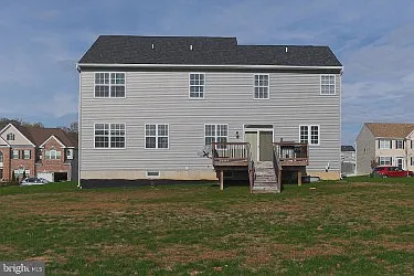 4 bed, 2.5 bath, 2825 sqft, $3,700 — Photo 2