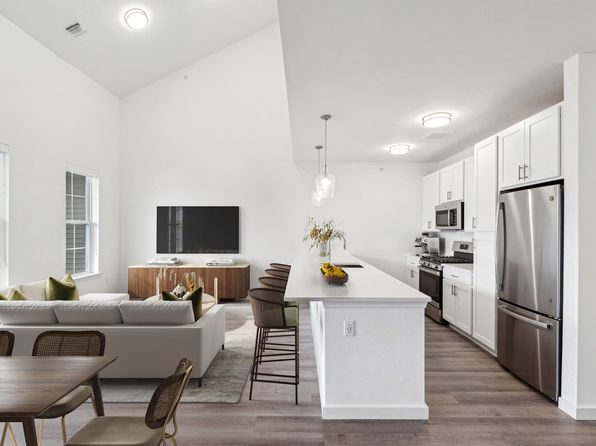 20 Maple Ln #114A