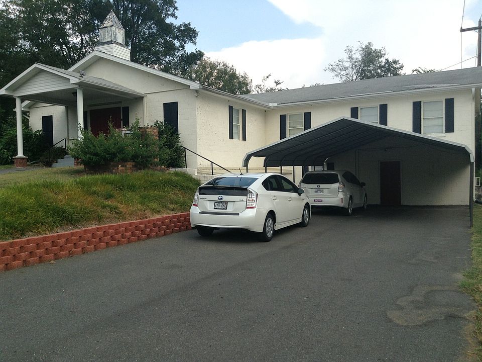 Angle showing carport