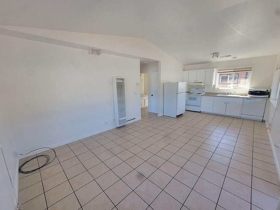 Kitchen/ Living room