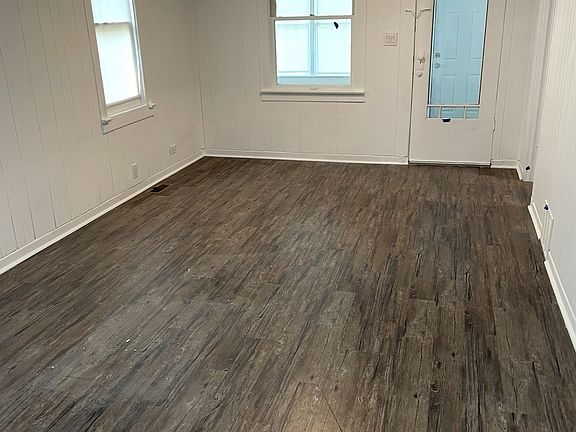 4th image of 381 John St