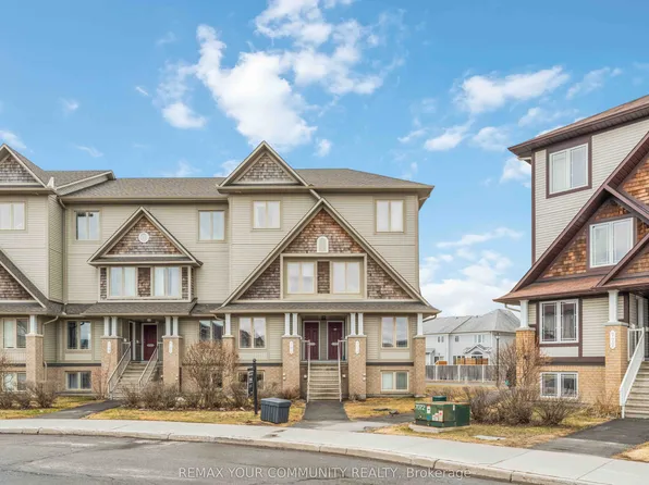 785 Lakeridge Dr, Ottawa, ON K4A 0N4