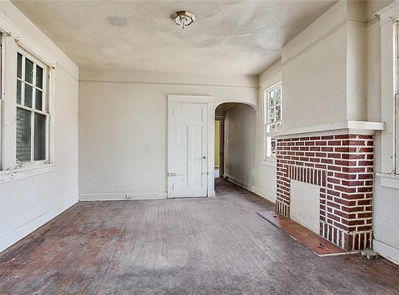 5th image of 2635 Dante St