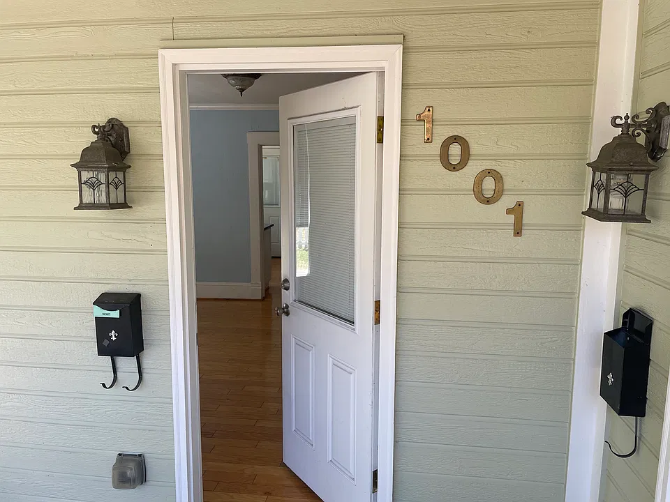 1001 E Main St #1001