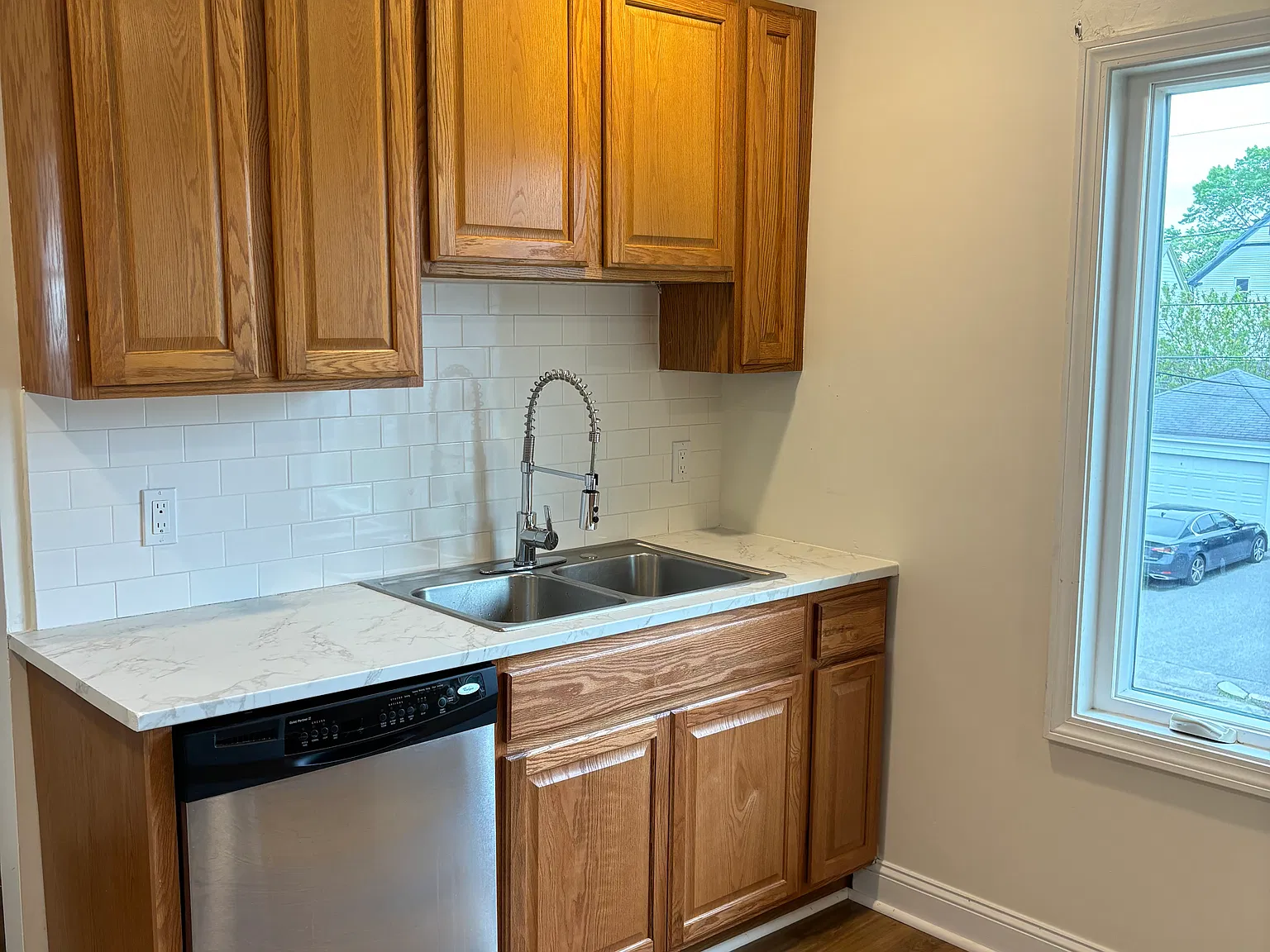 4 bed, 1600 sqft, $2,400 — Photo 2
