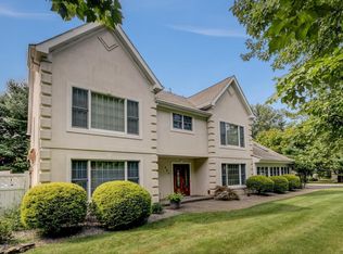 880 Holmdel Rd, Holmdel, NJ 07733