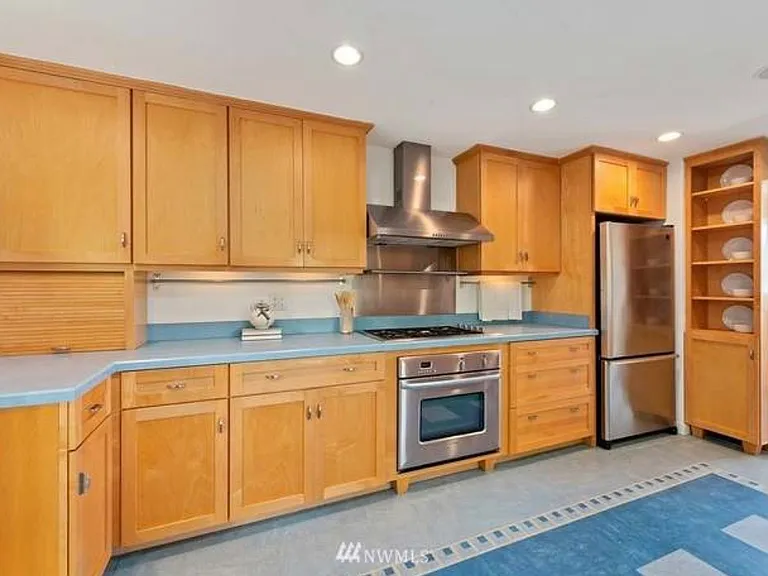 SW Beach Drive Ter — Photo 10