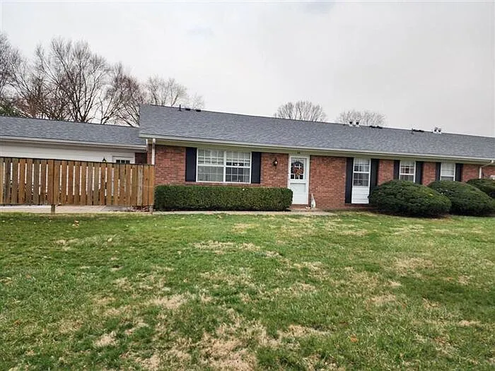Building Photo - 112 E Southglen Dr #34