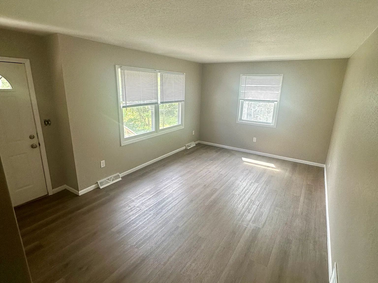 3 bed, $2,200 — Photo 4