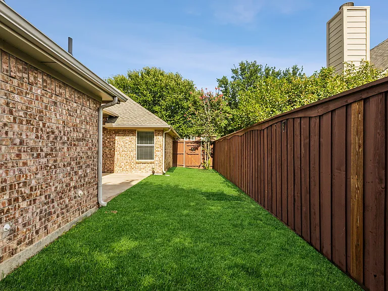 8447 Firewheel Ln — Photo 25