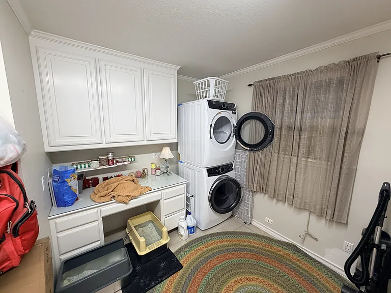 2601 Oxford Ave — Photo 6