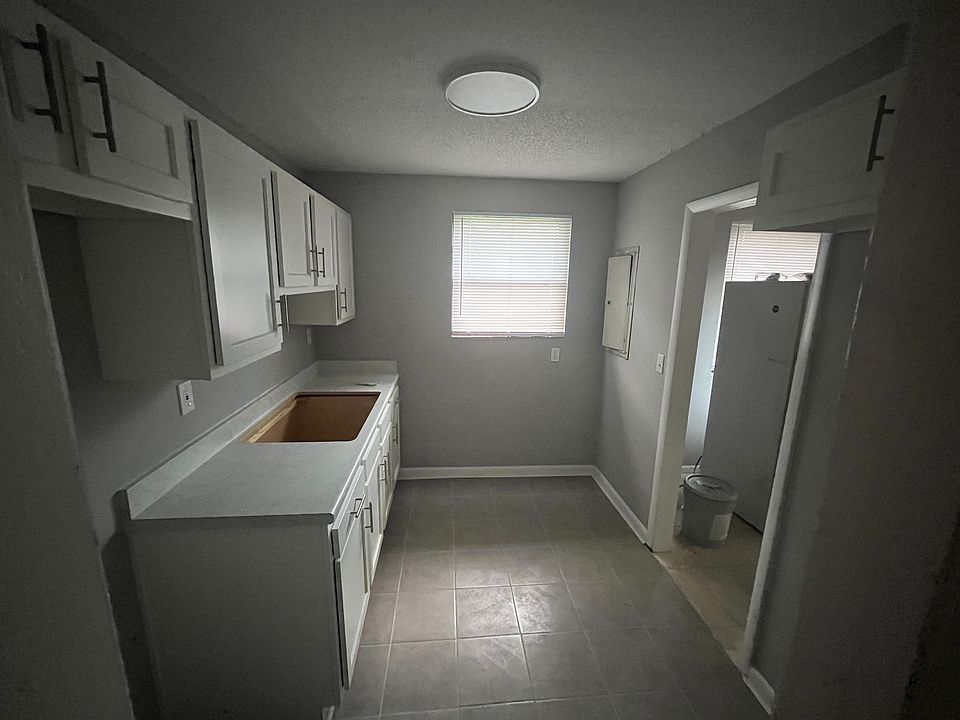 2nd image of 1612 W 24th St