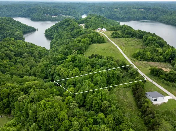 32 Lake Bluff Dr, Baxter, TN 38544