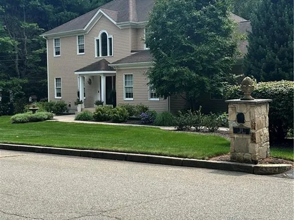 38 Mark Dr, Lincoln, RI 02865