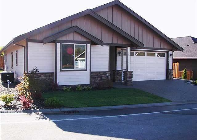 1st image of 543 Village Dr