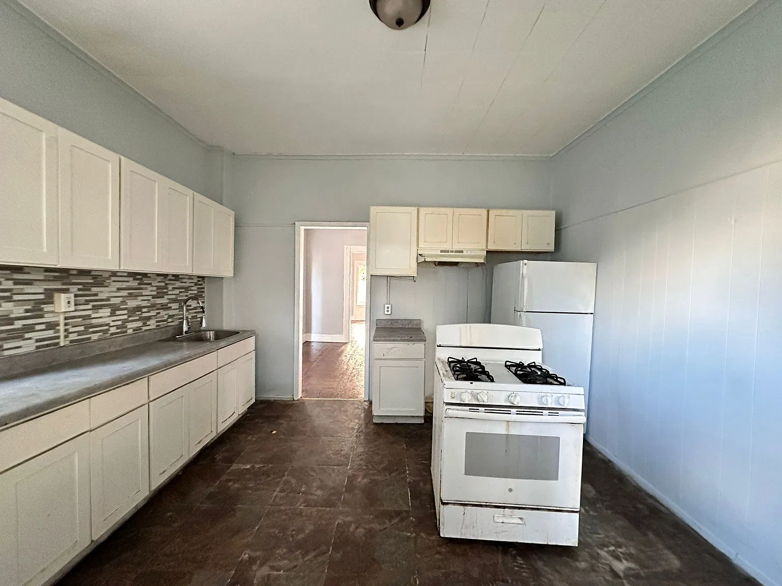 96 Brown Pl — Photo 2
