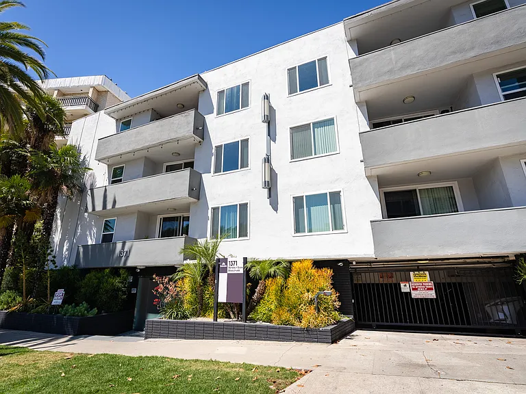 1371 S. Beverly Glen Blvd. — Photo 7