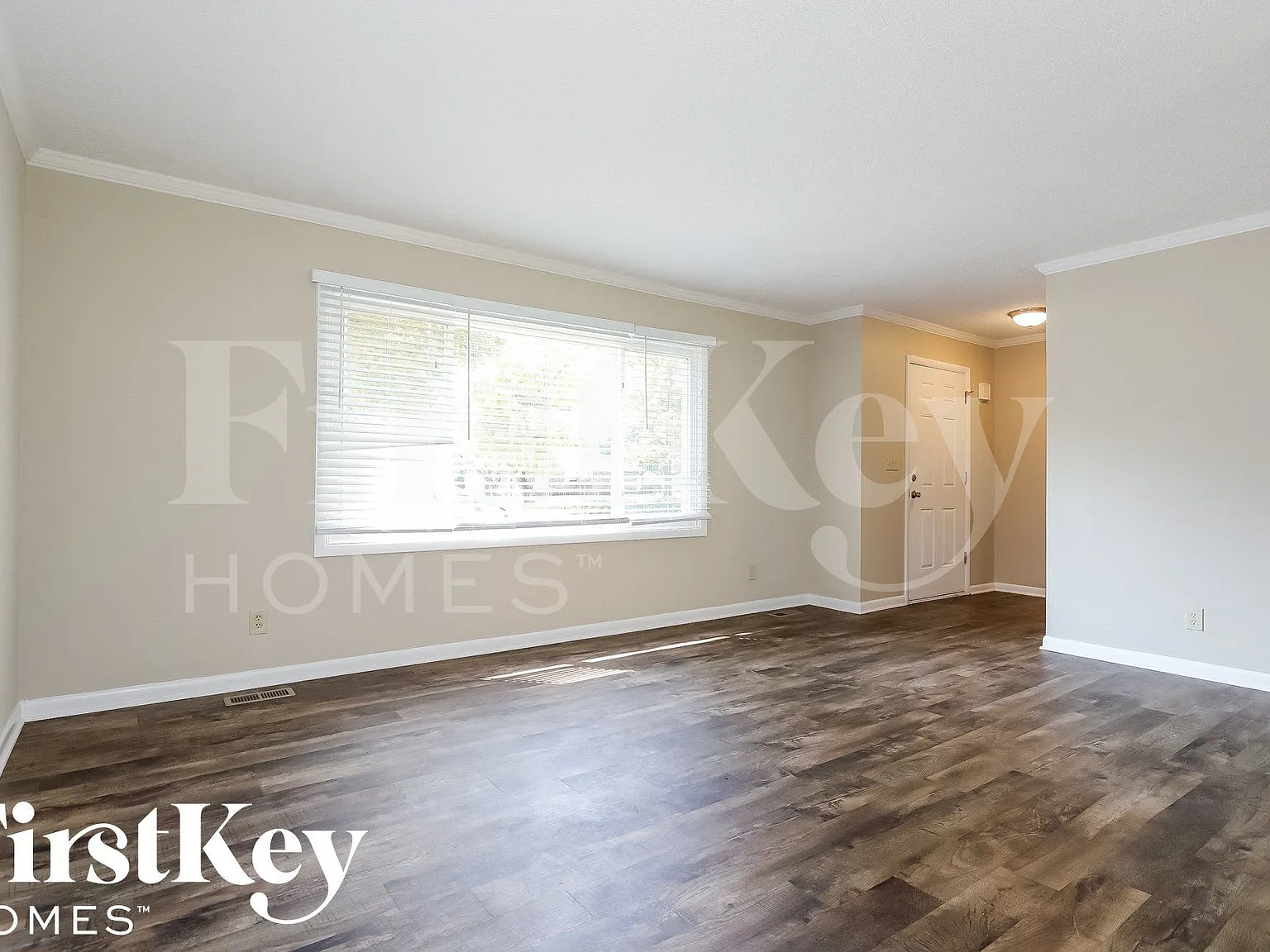 4 bed, 2.5 bath, 1994 sqft, $2,420 — Photo 2