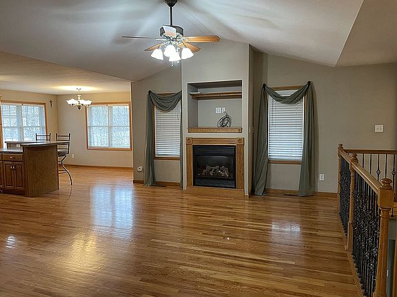 Living Room w/gas fireplace
