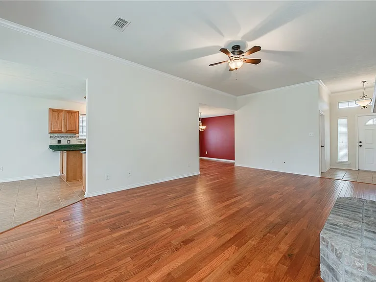 1207 Portsmouth Ct — Photo 5